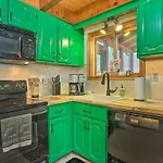 Cozy Bushkill Cabin With Deck Near Shawnee Mountain!