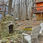 Cozy Bushkill Cabin With Deck Near Shawnee Mountain!