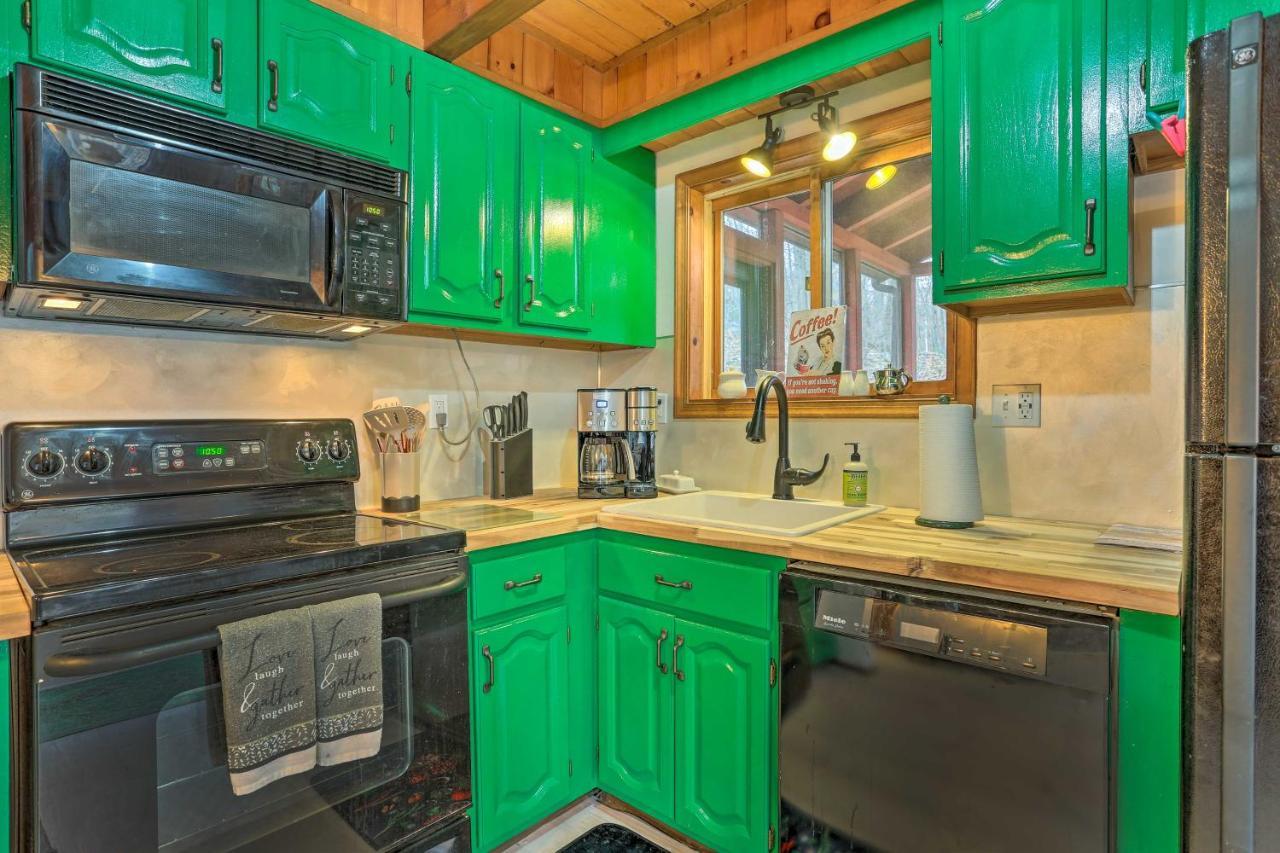 Holiday home Cozy With Deck Near Shawnee Mountain! Bushkill