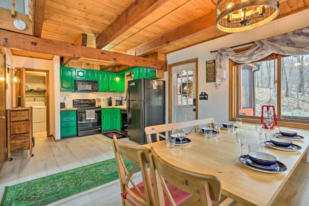 Holiday home Cozy With Deck Near Shawnee Mountain!