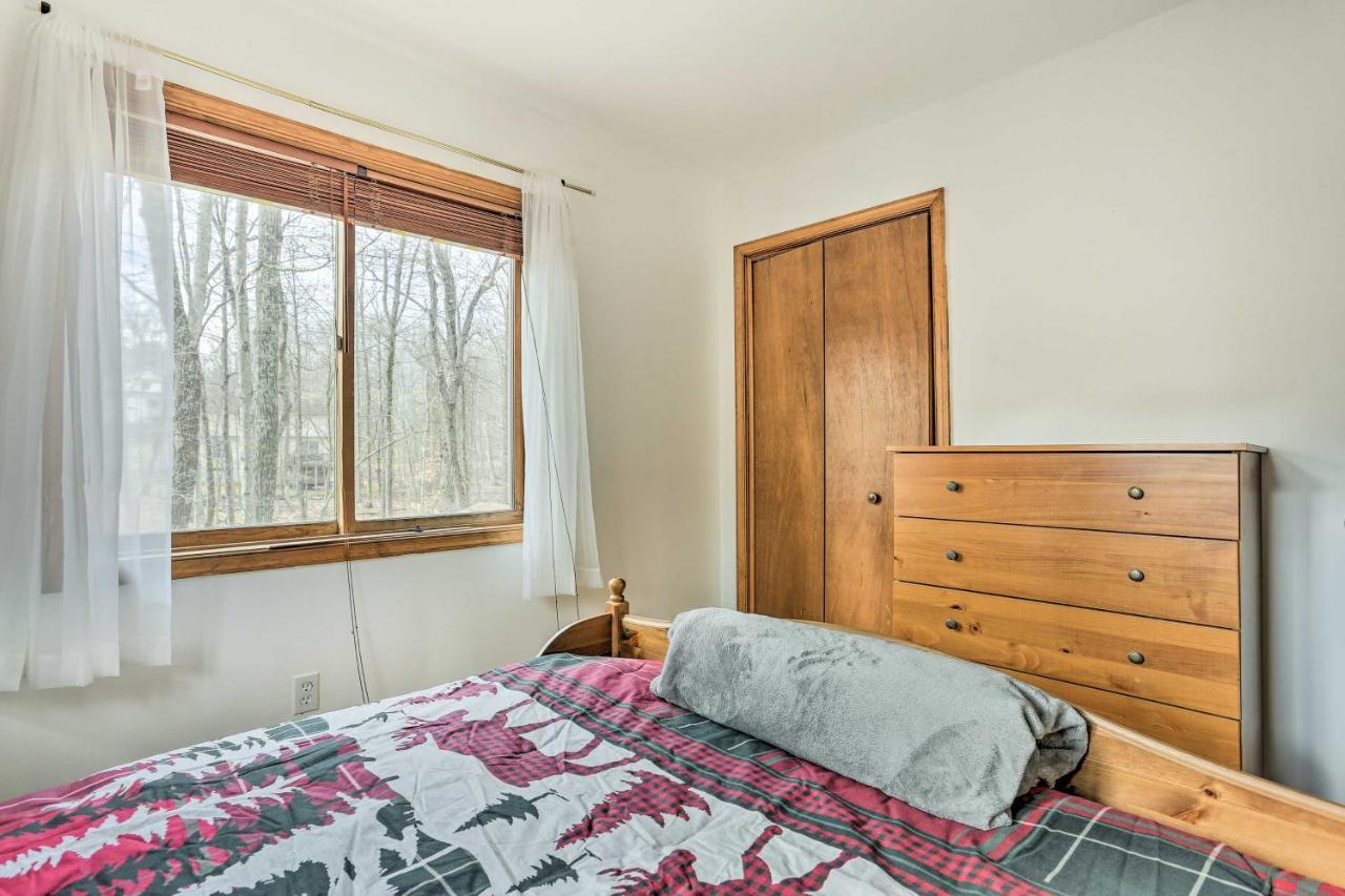 Cozy With Deck Near Shawnee Mountain! Holiday home